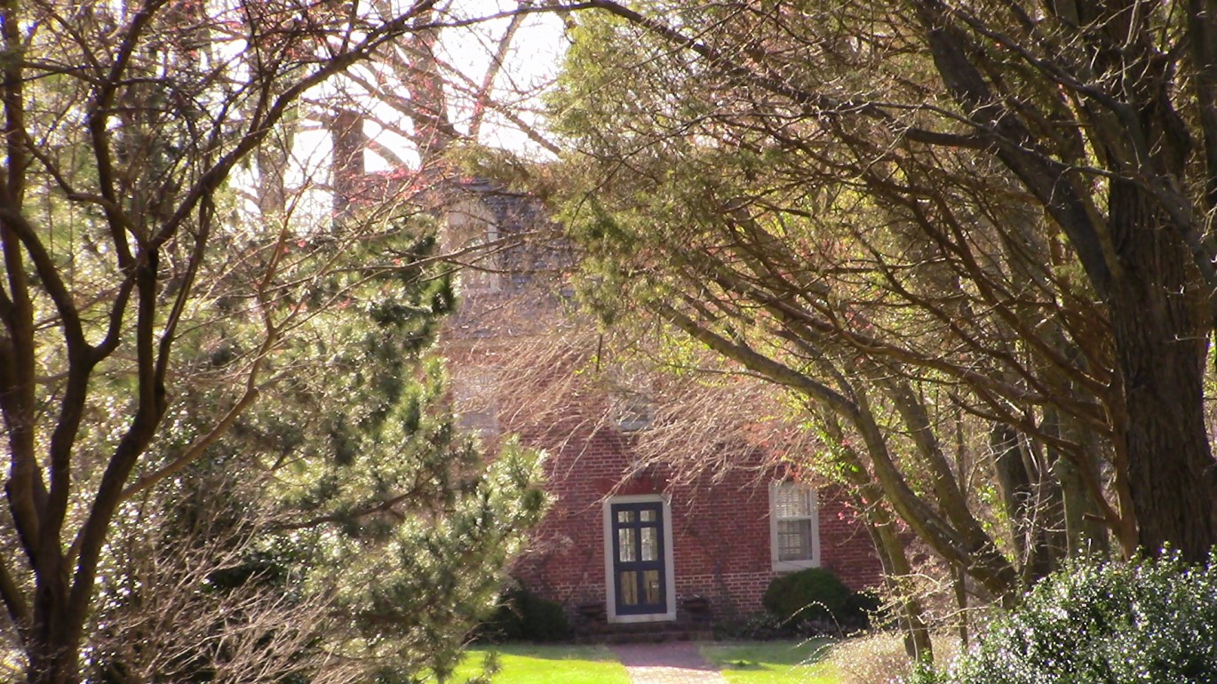 Mt Misery Farmhouse from the driveway entrance