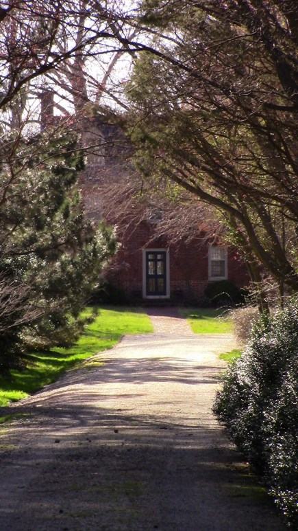 Another view of Mt Misery farmhouse from the driveway entrance
