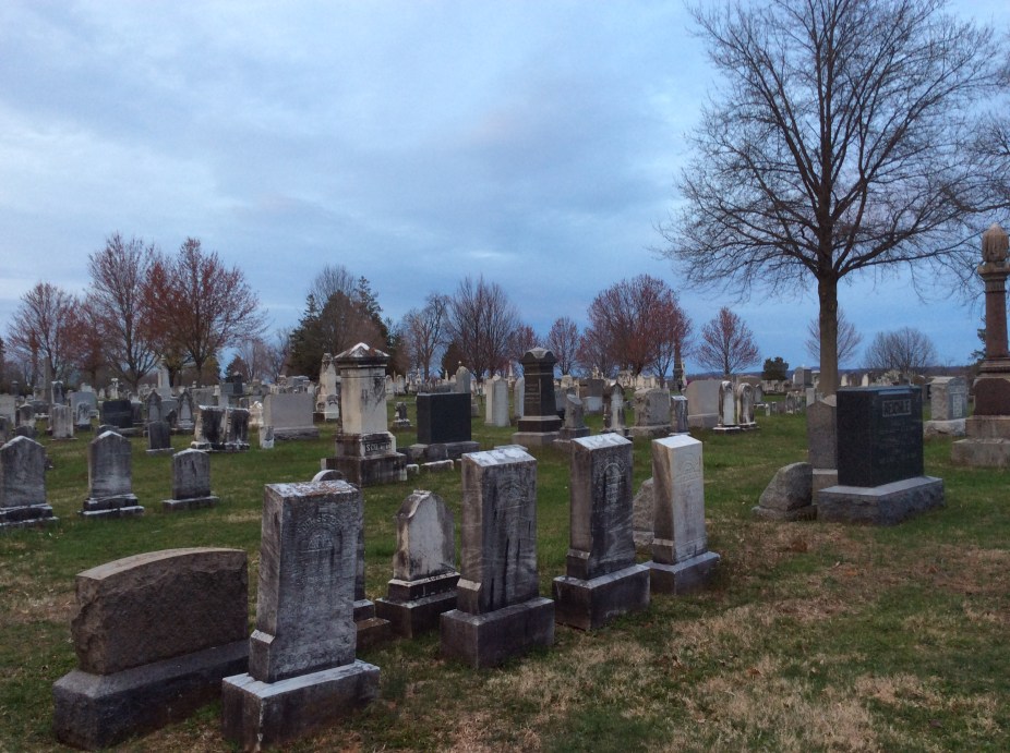 Headstones in Gettysburg National Cemetery (2), photo 2016 Amy Cools
