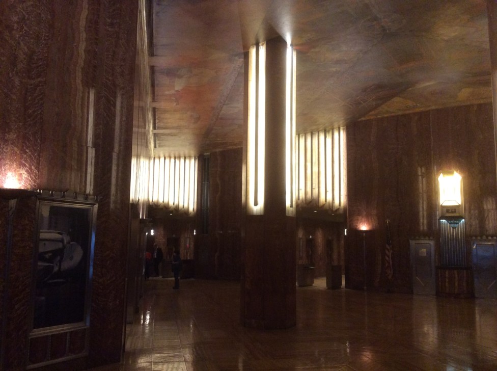 the-golden-glow-of-the-chrysler-buildings-agate-like-interior-2016-amy-cools