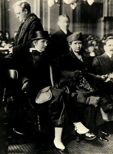 Margaret Sanger and Ethel Byrne in court, 1916, image public domain