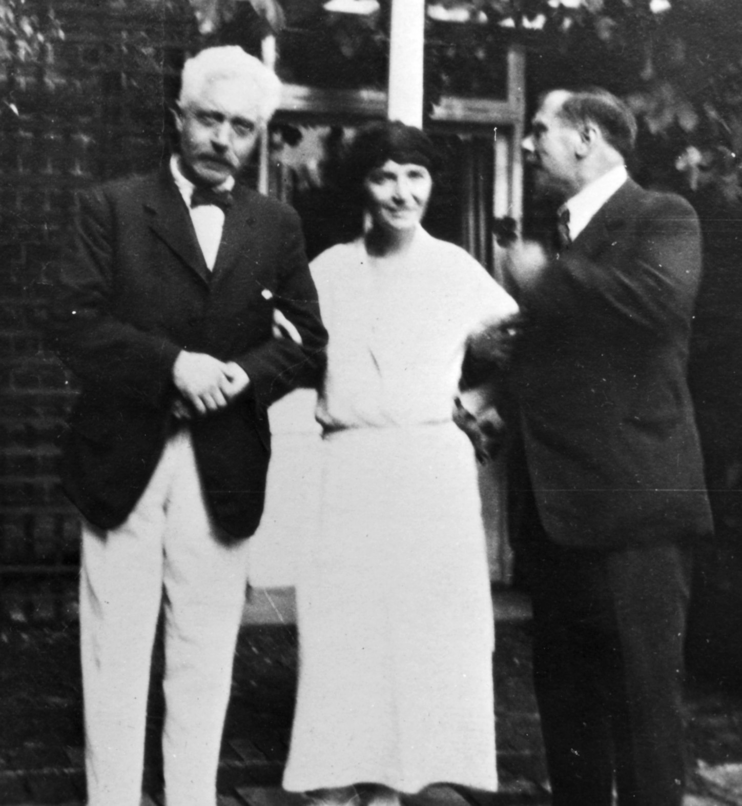 Margaret Sanger with H.G. Wells (right), 1920